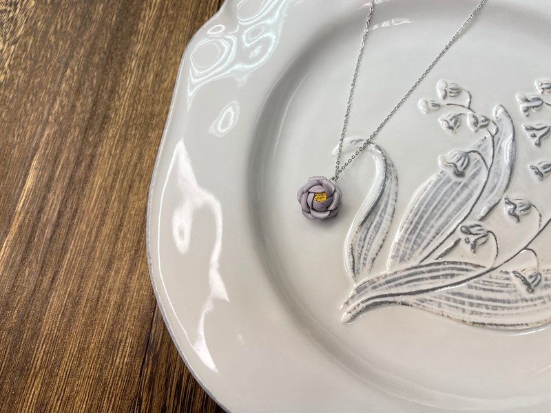 【定制化礼物】迷你皮革山茶花颈链【项链】 - 锁骨链 - 真皮 白色