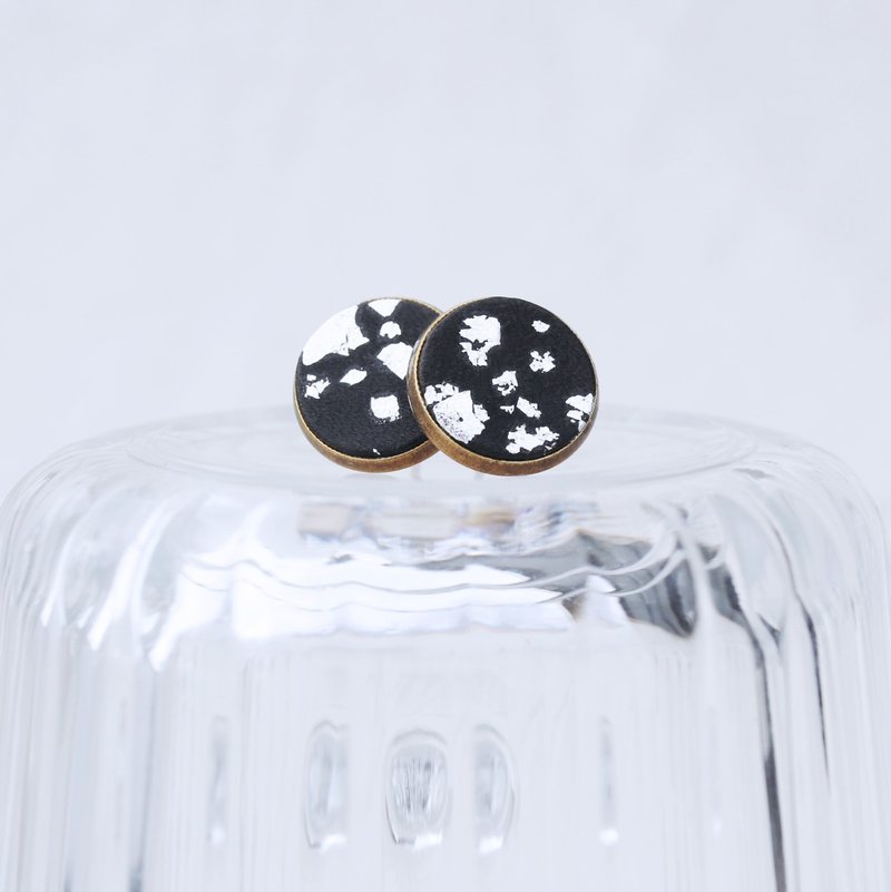 23:45 PM 碎光 - 碳黑款 / 皮革黄铜耳环 / 耳针耳夹 - 耳环/耳夹 - 真皮 黑色