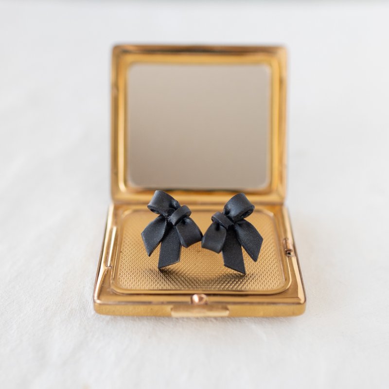 松弛的蝴蝶结 软陶耳环 / 耳夹 / 黑色闪粉 - 耳环/耳夹 - 粘土 黑色