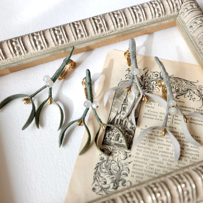 布花槲寄生耳环 - 耳环/耳夹 - 棉．麻 绿色