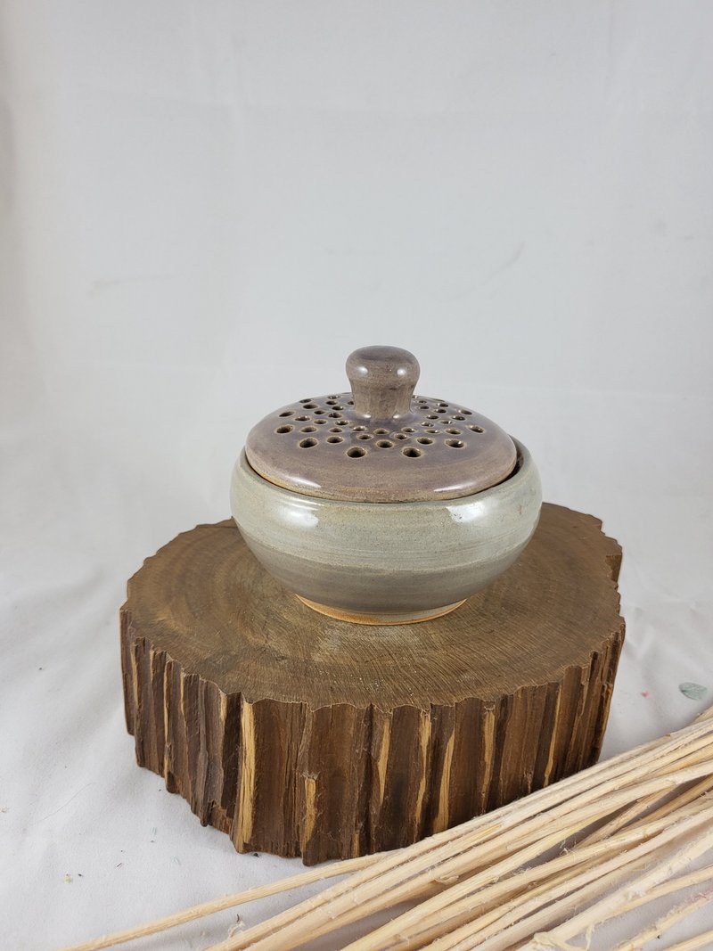 双色陶土手工盘香炉 - 香薰/精油/线香 - 陶 紫色