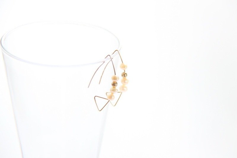 极简珍珠耳环 / Pearl wire earring. X'mas.  礼物. 圣诞节. 季节限定. 交换礼物.生日礼物.纪念日.情人节礼物.母亲节礼物.圣诞节礼物.个性化.定制化.极简几何 - 耳环/耳夹 - 宝石 白色