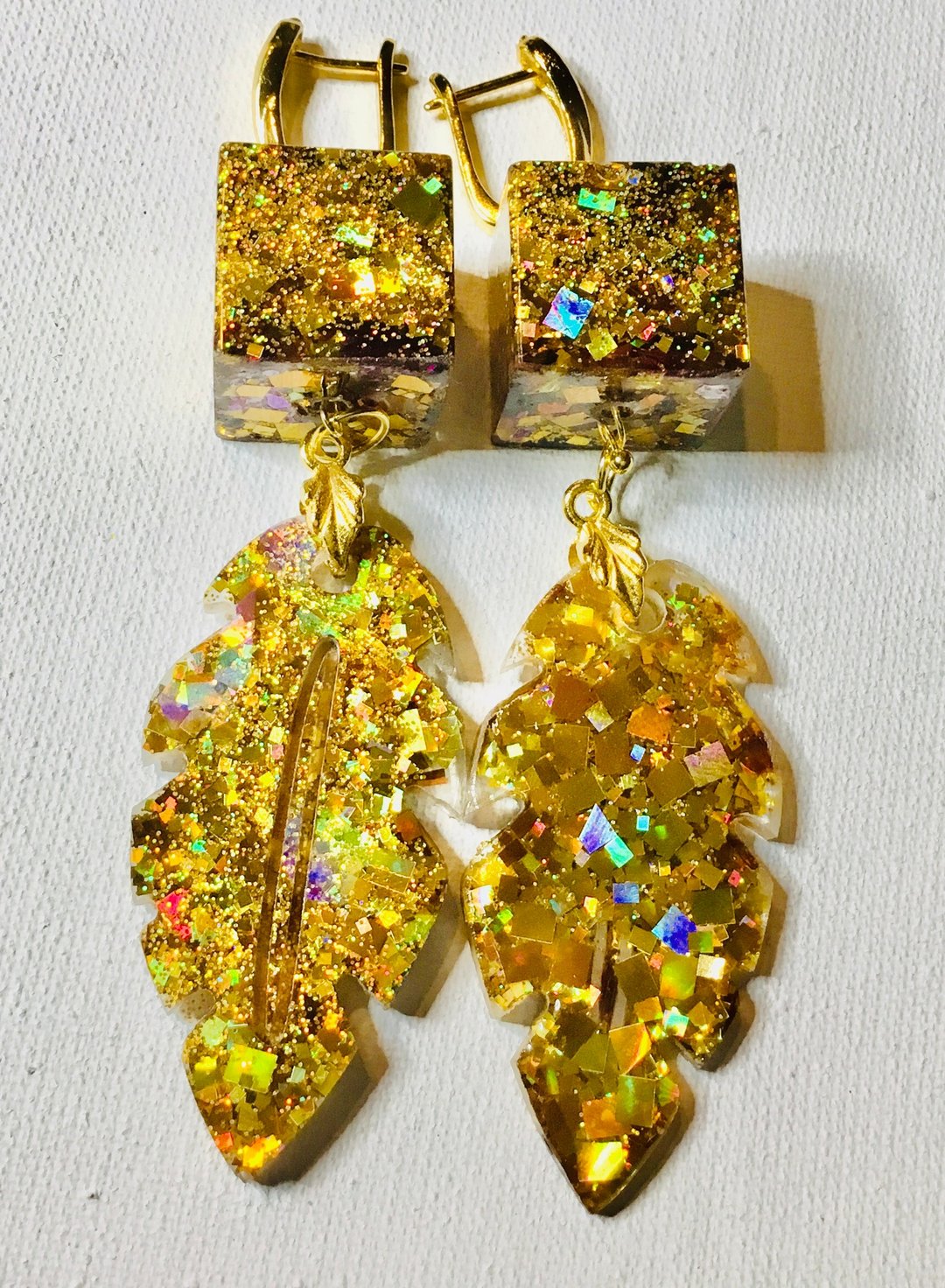 鎏金林语 – 手工树脂叶片耳环，缀以金箔马赛克光泽 - 耳环/耳夹 - 树脂 金色