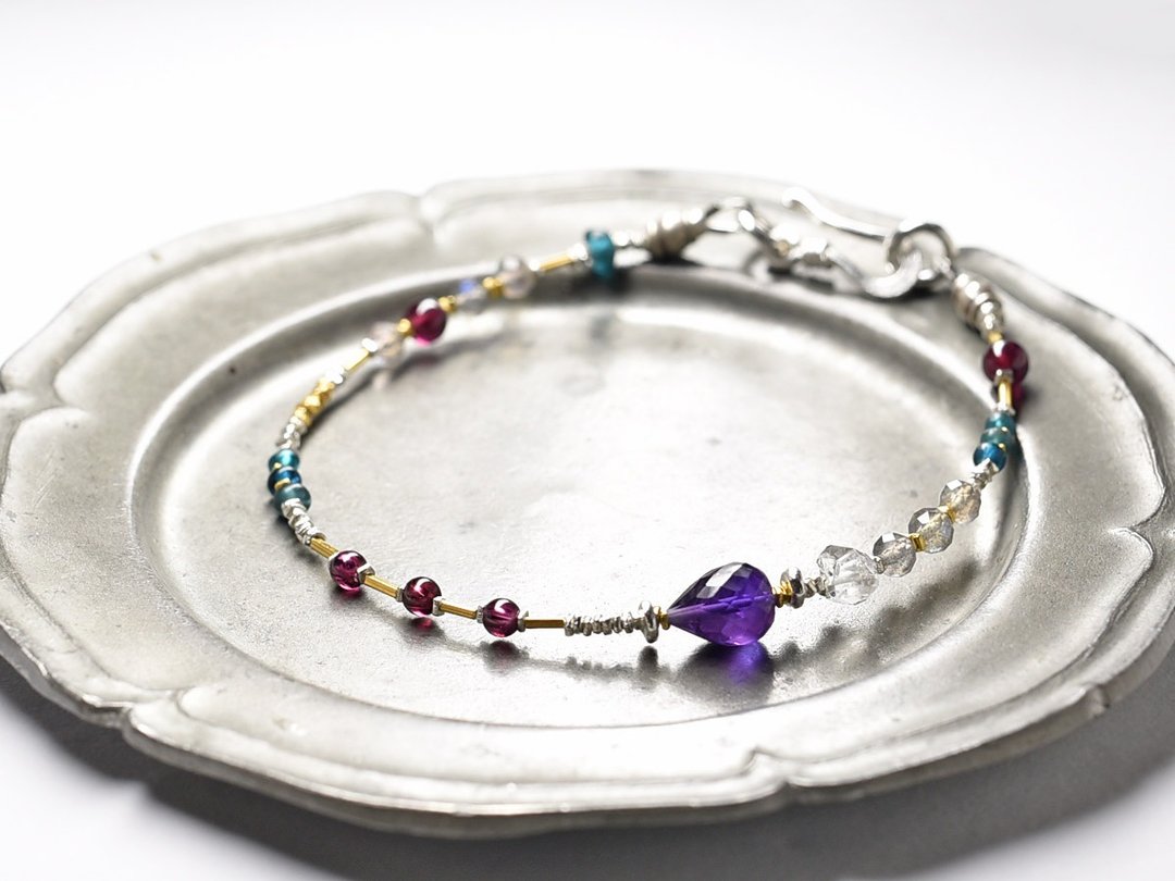 Drops Amethyst and Herkimer Diamond, Garnet, Labradorite, Antique Beads Karen Silver Beads Delicate Breath - 手链/手环 - 宝石 银色