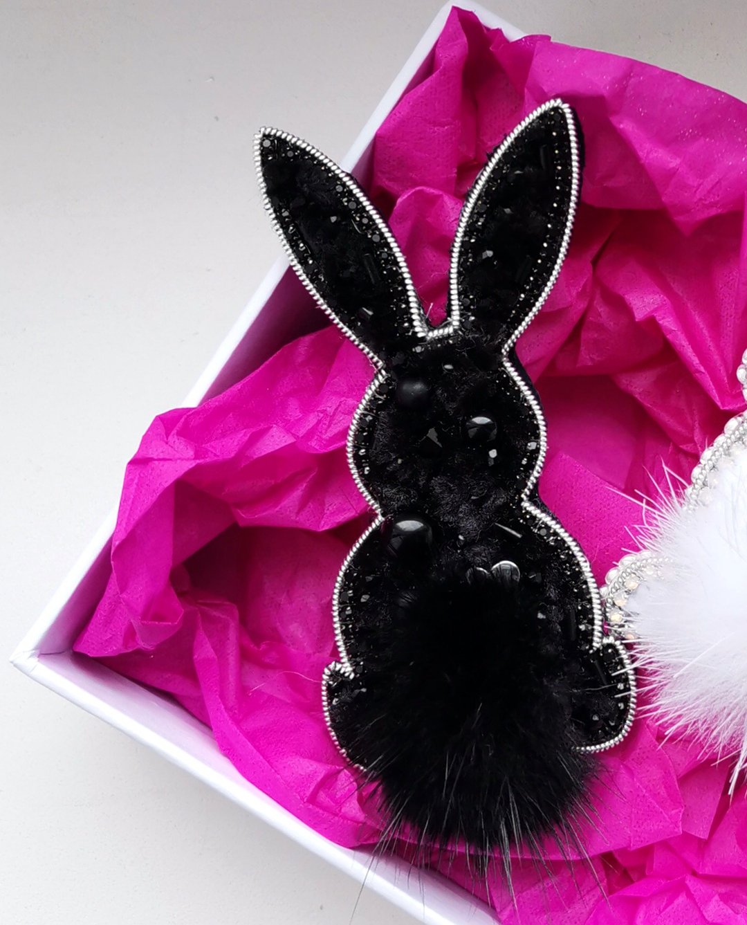 Black rabbit brooch, black rabbit jewelry, Black rabbit pin - 胸针 - 其他材质 黑色