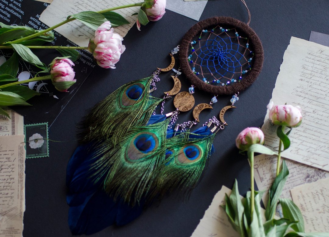 Blue Brown Peacock Dream Catcher with Moon Phases นกยูง เครื่องดักฝัน - 墙贴/壁贴 - 玻璃 蓝色