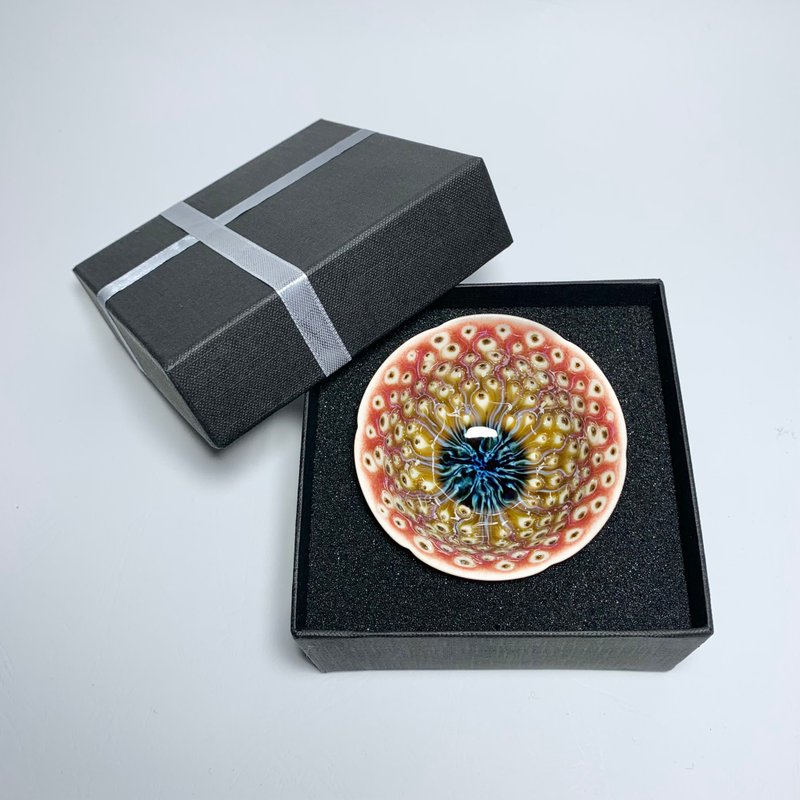 孔雀开屏 葵花杯 80ml 邱毓宁 莺歌制 A10-23 - 茶具/茶杯 - 瓷 多色