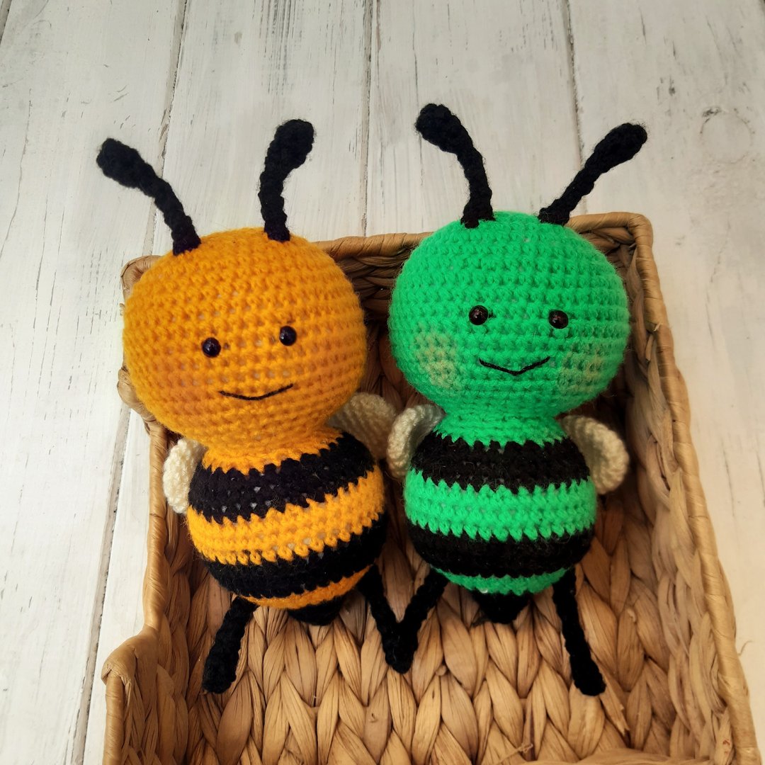 Hand Crochet Funny Bee Stuffed Toys Animals Plush Toys Knit Amigurumi Gift - 玩具/玩偶 - 压克力 多色