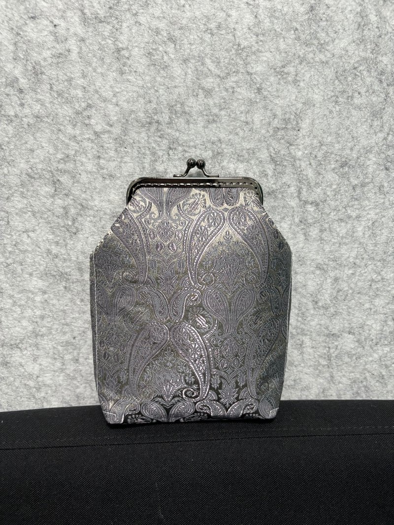 MBC 人手制 织锦腰果花 10cm 方形框 口金包 深灰色 - 侧背包/斜挎包 - 棉 灰色