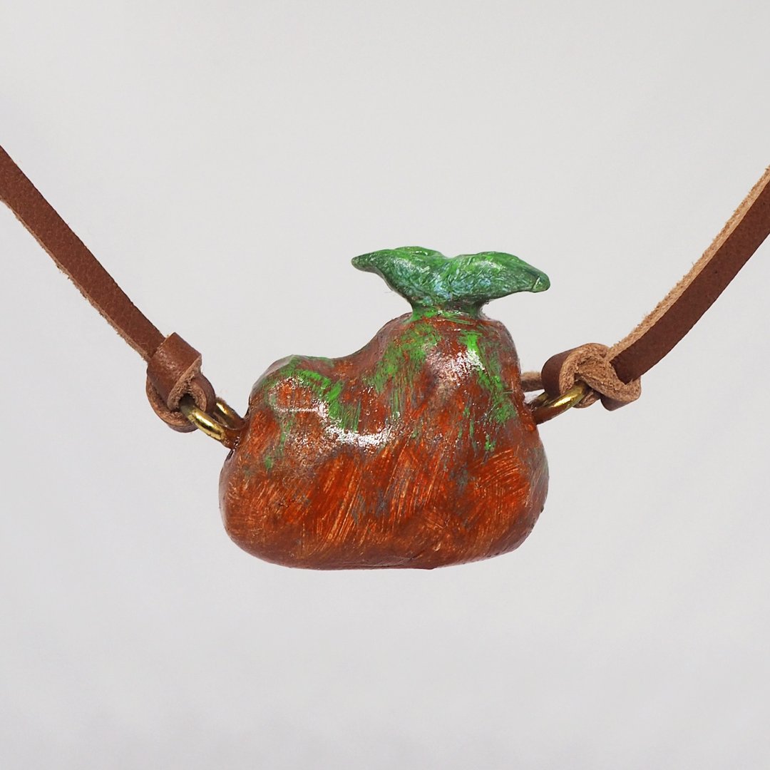 小山手工手绘颈链/坠子 Mountain handmade necklace - 颈链 - 粘土 咖啡色