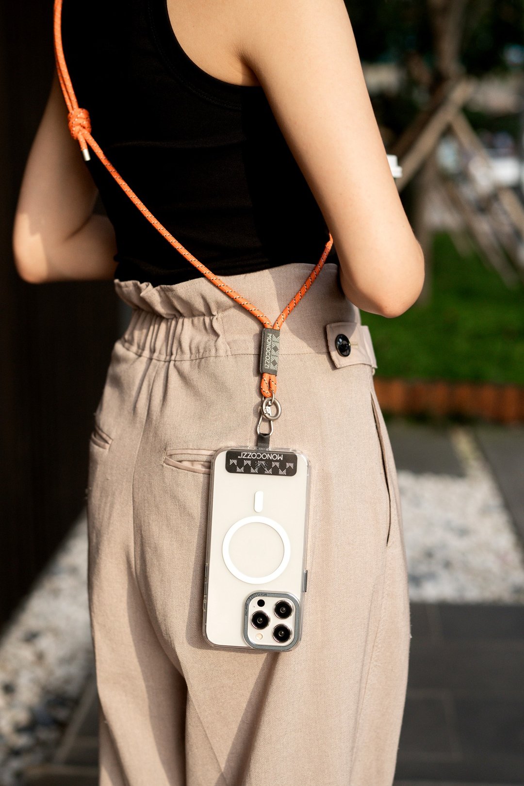 ESSENTIALS iPhone 专用手机背带 -附AirPodsPro2挂绳 - 陶土色 - 挂绳/吊绳 - 棉 橘色