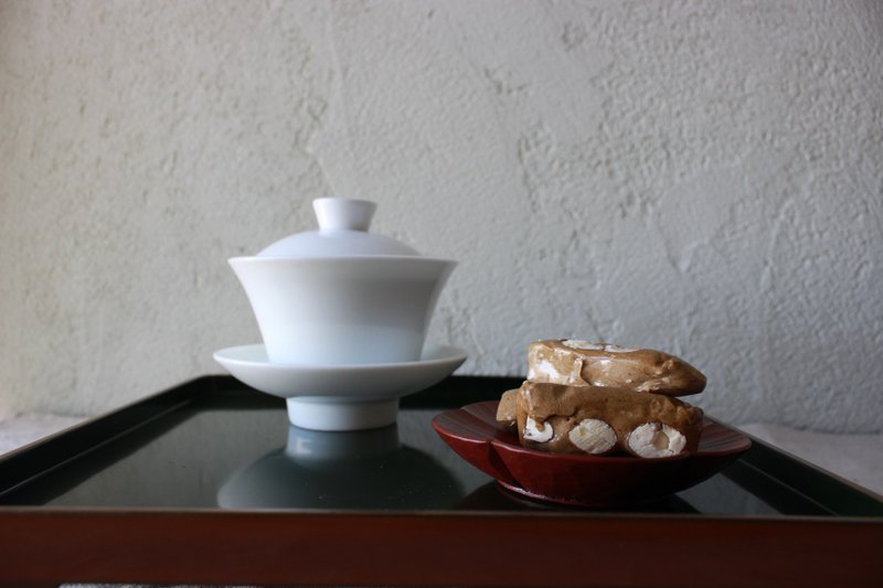 红乌龙杏仁牛轧糖 (300g袋装) - 零食/点心 - 新鲜食材 