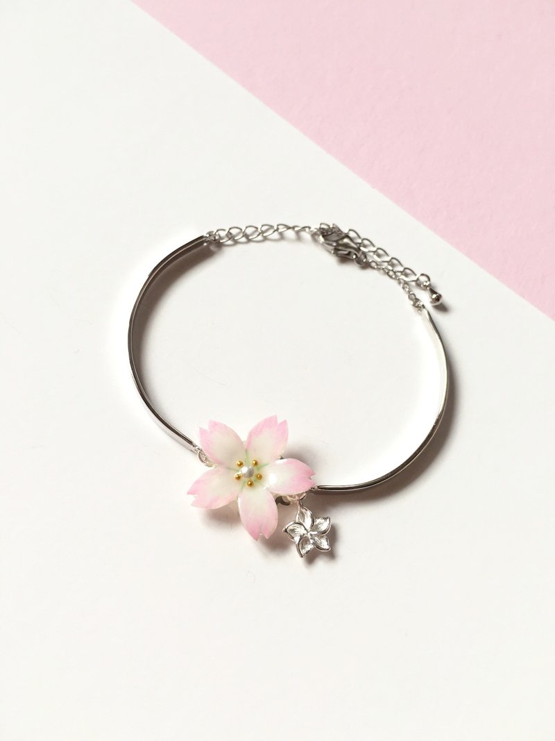 *Haku·Neko* [限定桜系列] 手绘樱花纯银半镯形手链 - 手链/手环 - 塑料 粉红色