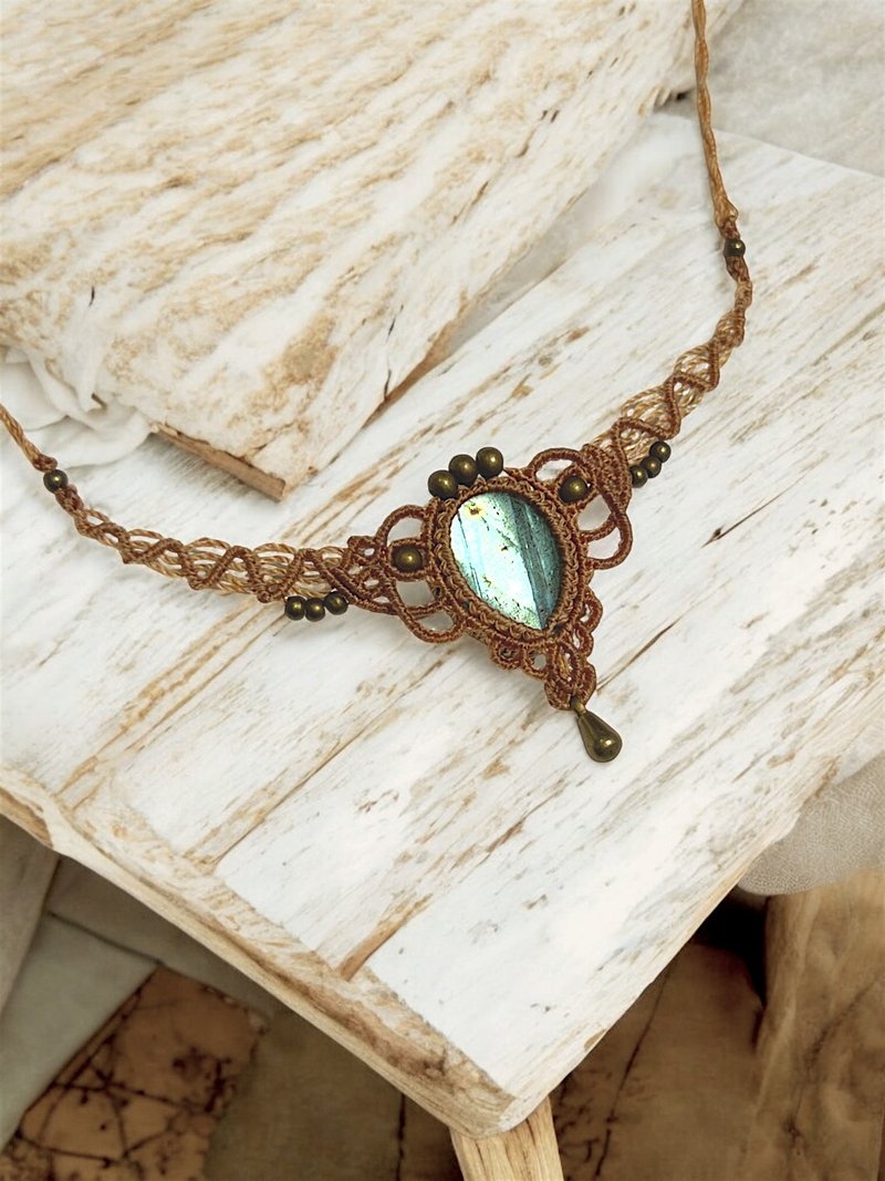 Crystoria Stone | Macrame | 南美蜡线 | 项链 | 蓝光拉长石 - 项链 - 宝石 咖啡色