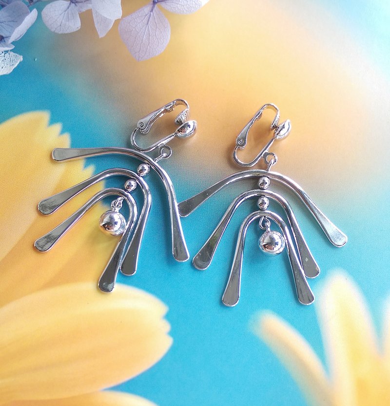 Vintage Jewelry 西洋古董饰品 AVON 银色调 都会感 夹式耳环 - 耳环/耳夹 - 其他金属 金色