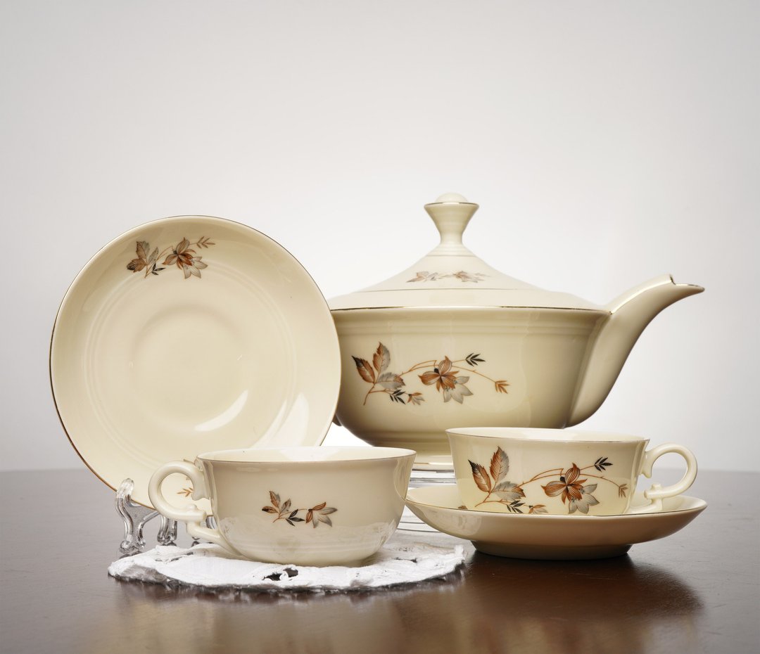 英国Victoria花卉图藤瓷质奶油色描金下午茶组/欧洲茶具/老件 - 茶具/茶杯 - 瓷 多色