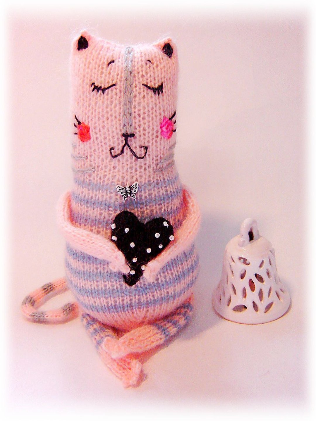 玩具编织图案-猫编织图案 Knit Cat Zen 柔软玩具，轻松编织 - Logo 设计/图案设计 - 其他材质 