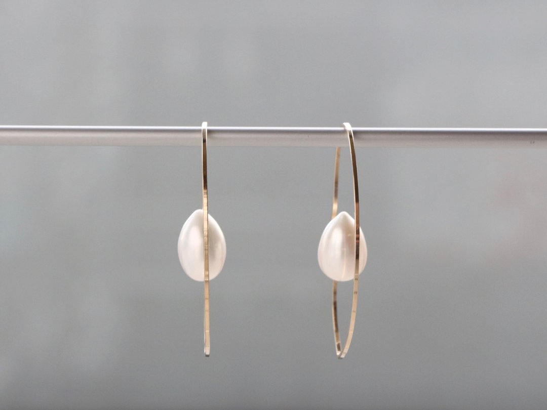 14kgf- floating drop pearl pierced earrings - 耳环/耳夹 - 贵金属 金色