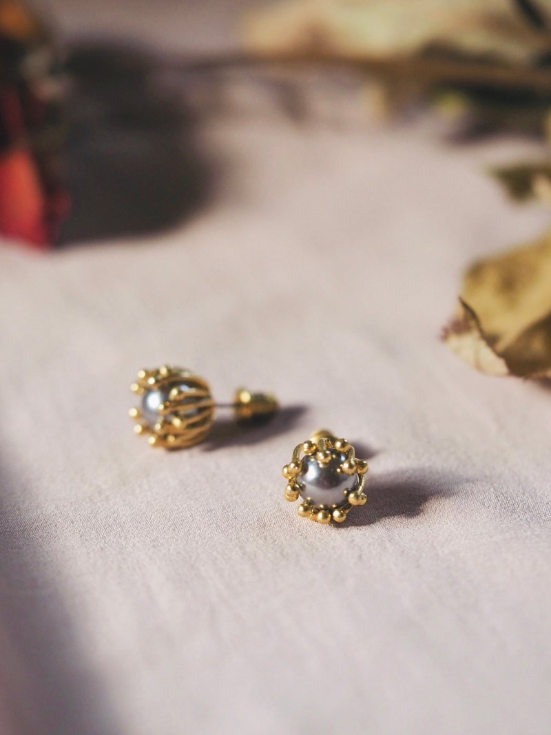 珊瑚珍珠 迷你复古耳环 - 耳环/耳夹 - 其他金属 灰色