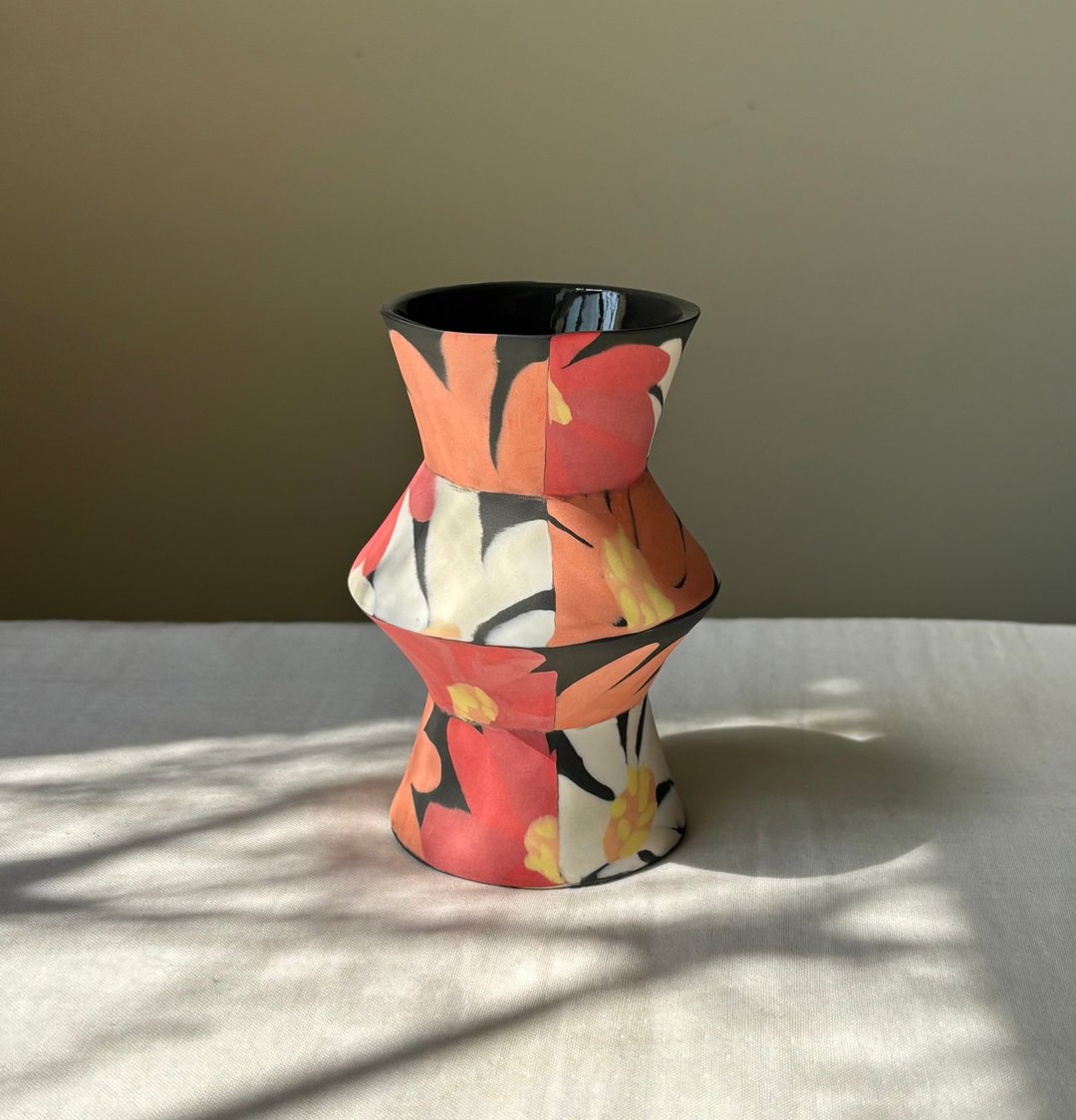 牡丹花几何黑底花器 - 花瓶/陶器 - 瓷 