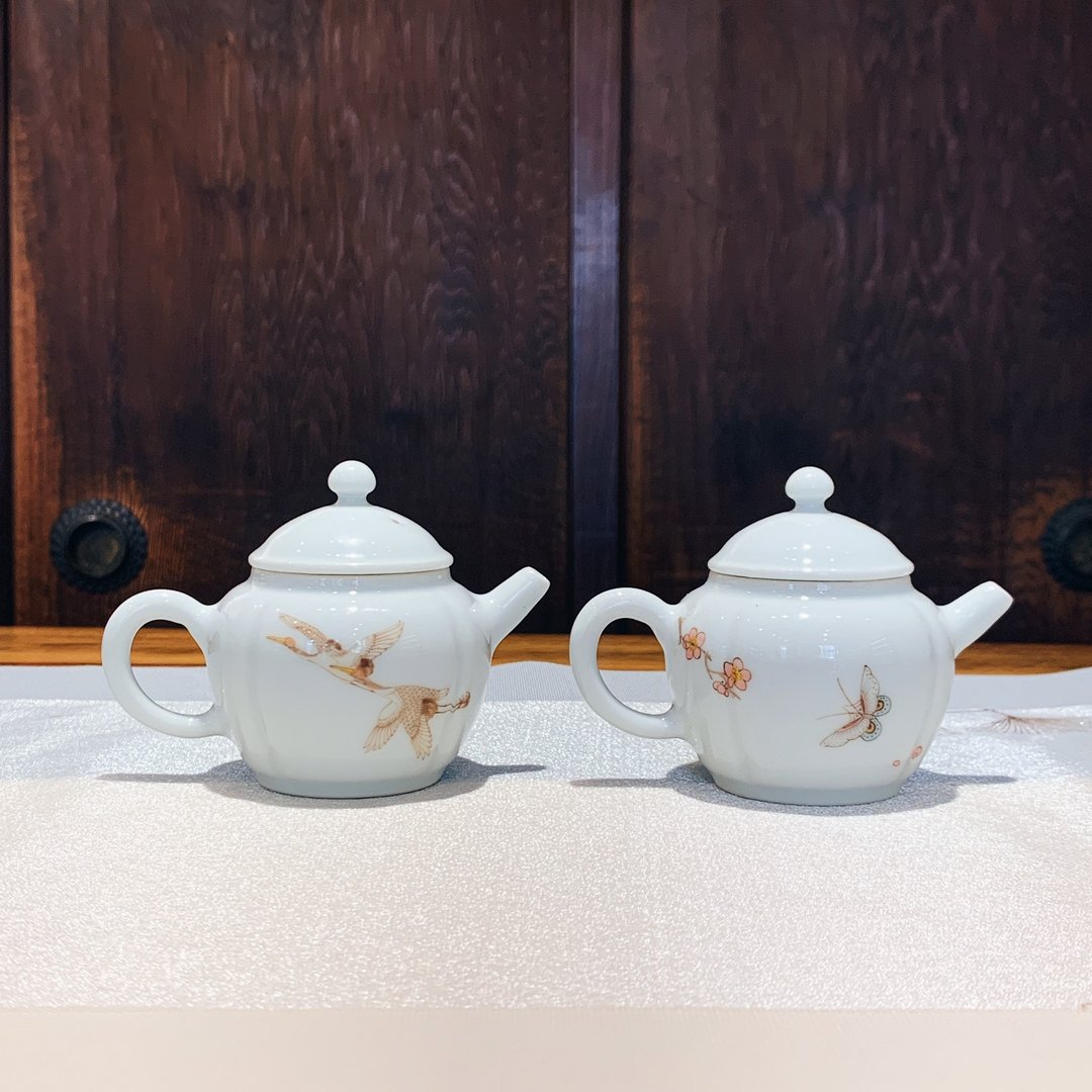 不言美器 釉中彩 四季丰收壶 鹤 蝶 - 茶具/茶杯 - 瓷 