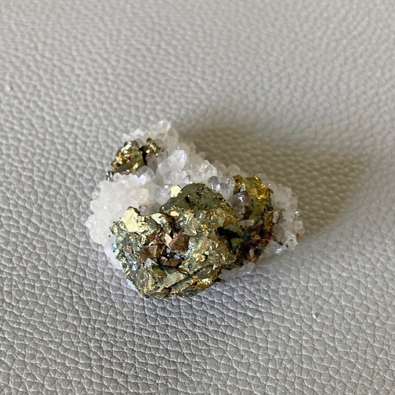 优质天然 l 黄铜矿共生白水晶 水晶 矿石 无优化无染色 一物一图 - 摆饰 - 水晶 金色