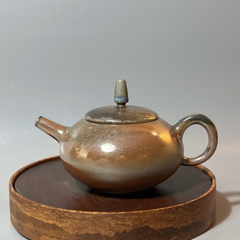 柴烧古铜金彩茶壶 / 盖钮蓝光 / 小平凡手作 - 茶具/茶杯 - 陶 
