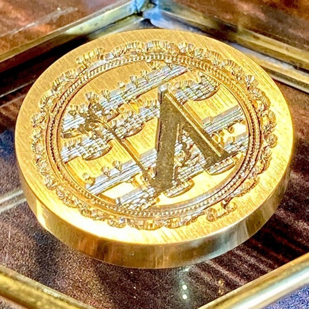 典雅印章头 字母 N 音乐 乐器 乐谱 - 印章/印台 - 其他金属 金色