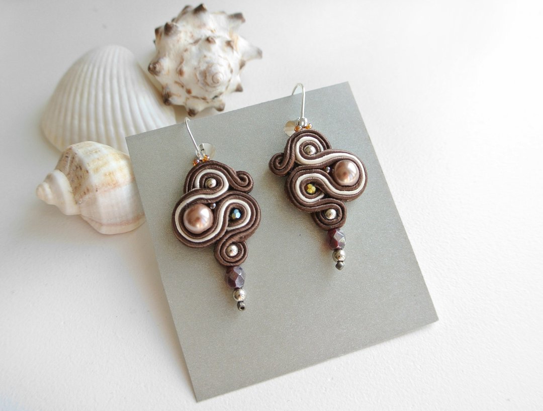 Brown Earrings pearl drop beaded embroidered soutache bohemian lace dangle boho - 耳环/耳夹 - 其他金属 咖啡色