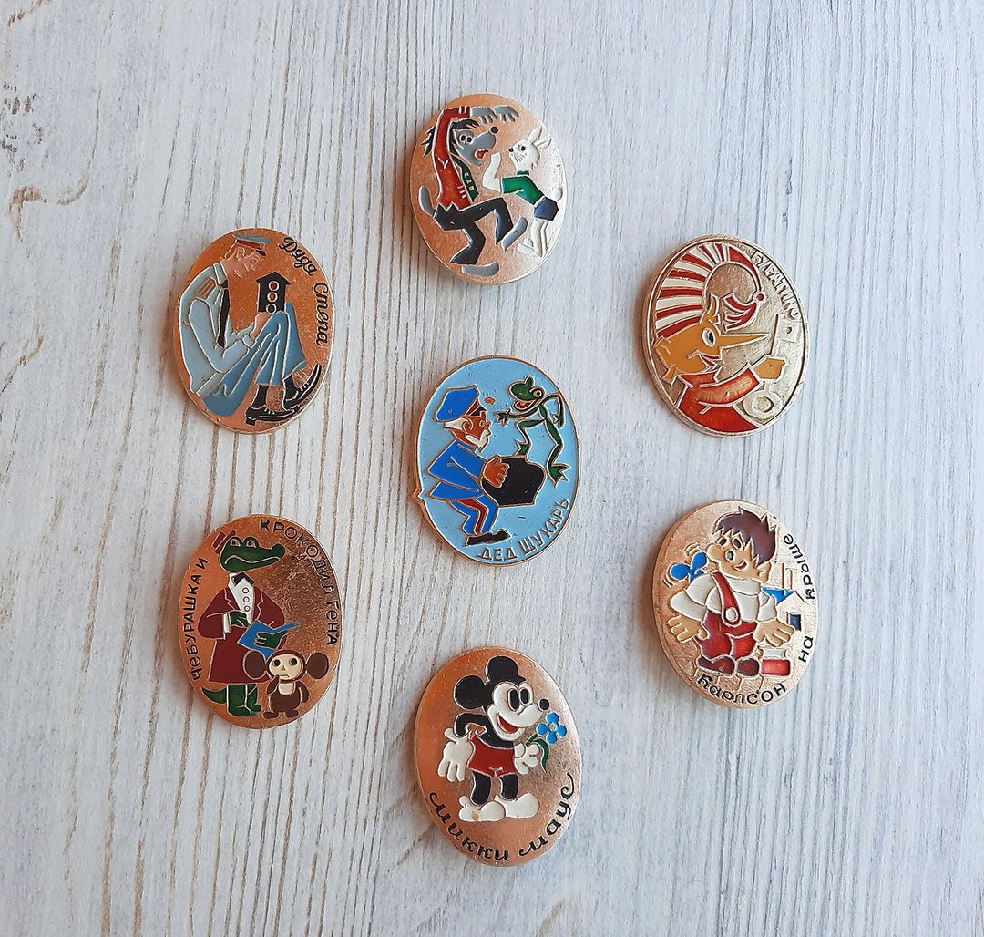 Soviet kids cartoon heroes pins aluminium set 7 badges vintage - 徽章/别针 - 铝合金 