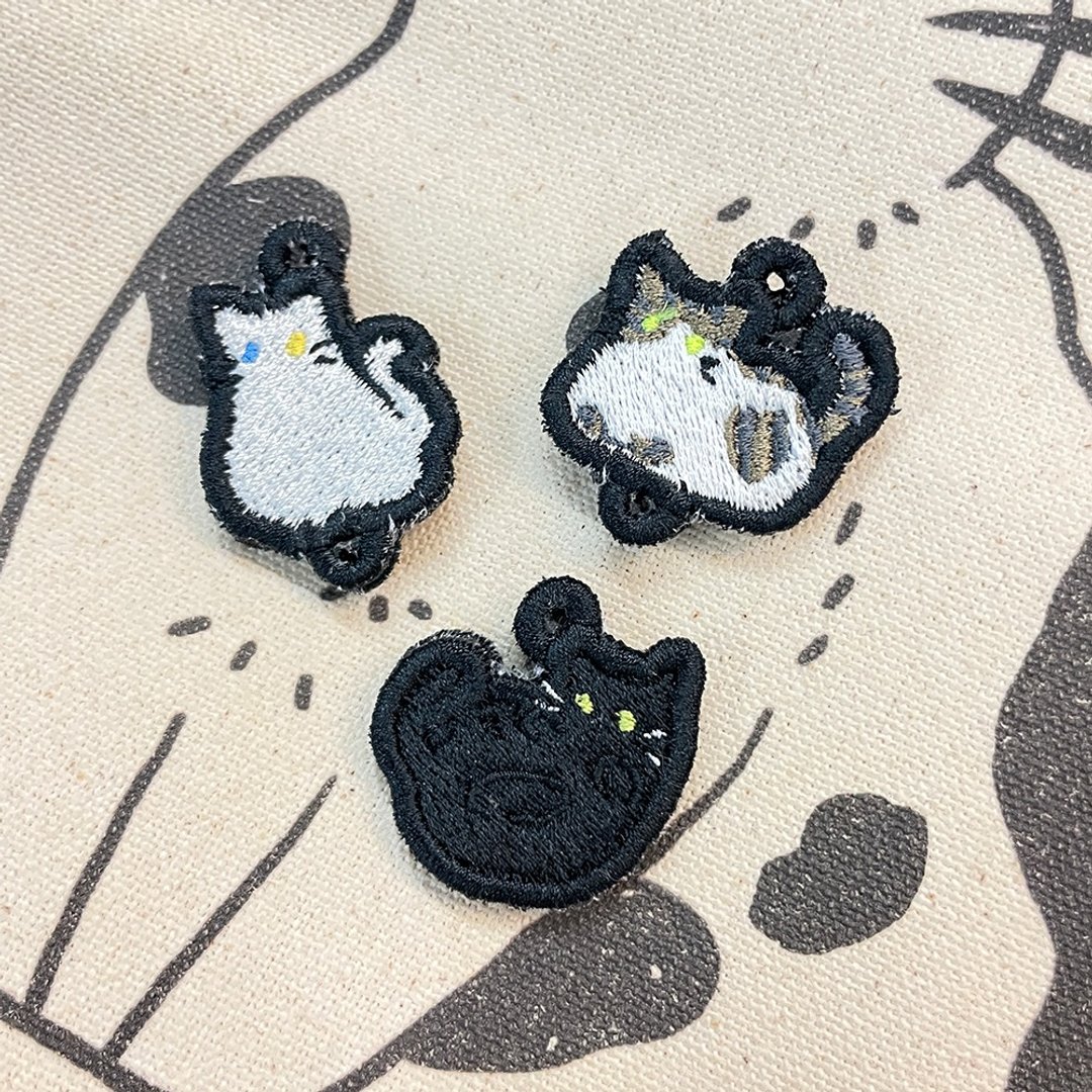 【饰品】豆粒猫猫 | 刺绣耳环钥匙圈_眼睛颜色可选_可定制毛色 - 耳环/耳夹 - 绣线 多色