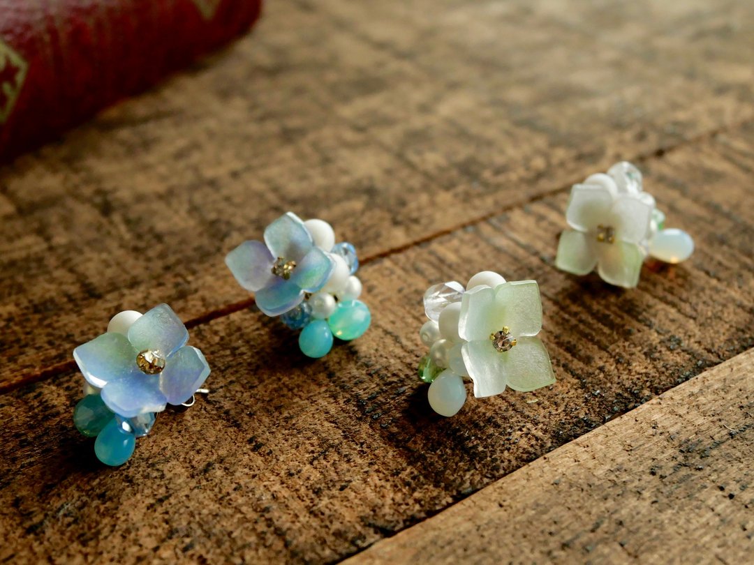 Hydrangea earrings - 耳环/耳夹 - 玻璃 