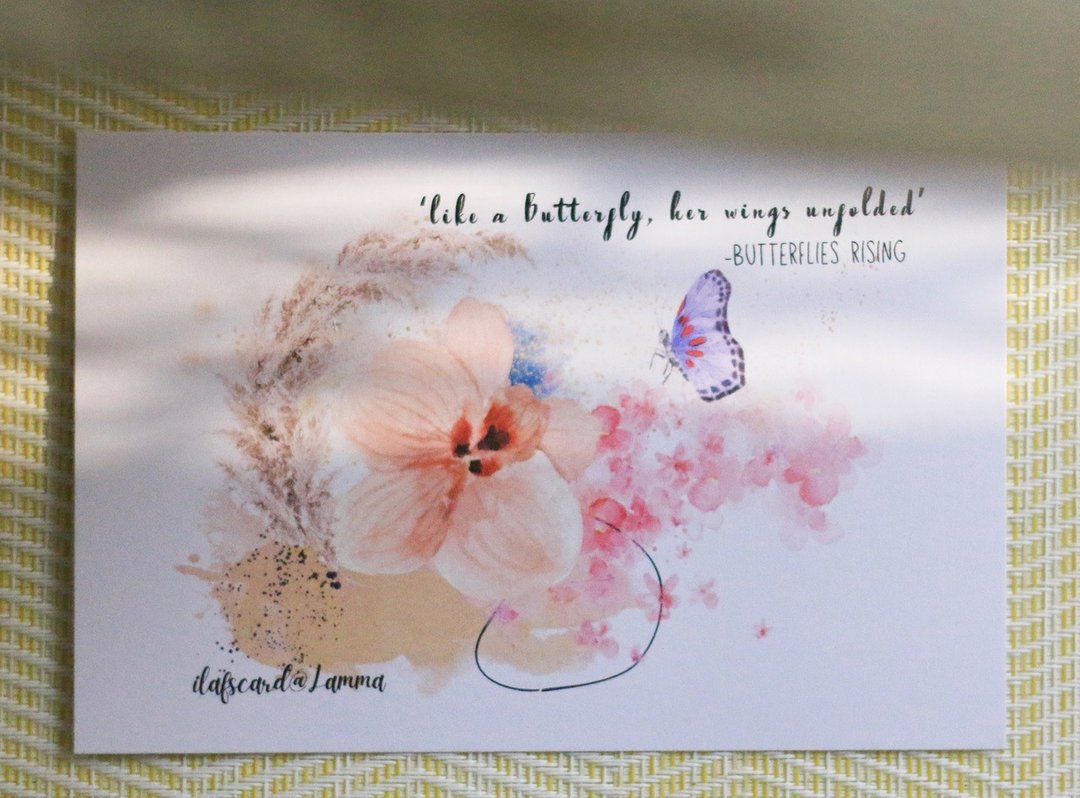 Like a butterfly, her wings unfolded - 卡片/明信片 - 纸 白色