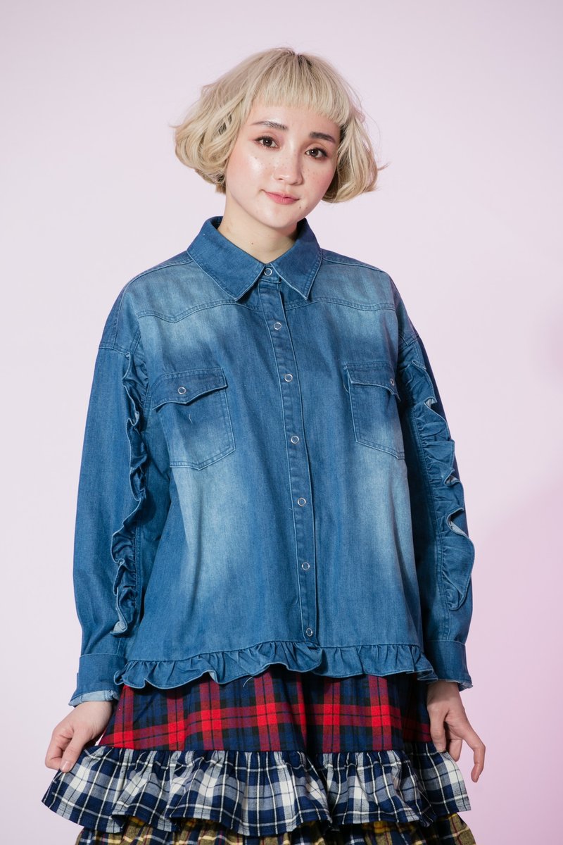 :EMPHASIZE袖子下摆荷叶边设计复古刷白牛仔衬衫-深蓝色 - 女装衬衫 - 其他材质 蓝色