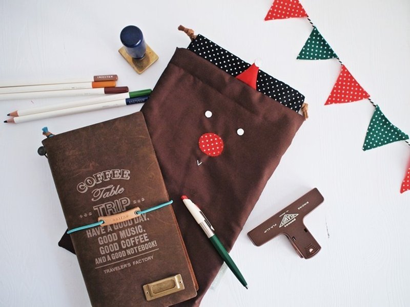 hairmo。圣诞熊手帐束口袋/小物收纳袋/水壶提袋-咖(欢乐版)(手帐/笔记本/水壶/保温瓶) - 笔记本/手帐 - 棉．麻 咖啡色