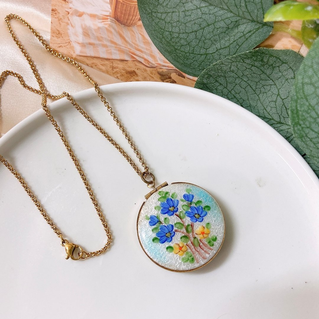 【西洋古董饰品】可打开放相片花卉 手工绘制珐琅优雅吊坠 项链 - 项链 - 贵金属 多色
