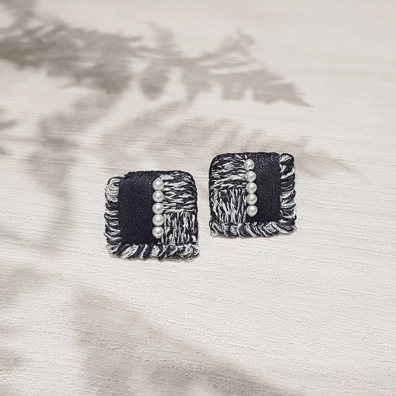 法式女伶毛呢手作刺绣耳环 经典黑 - 耳环/耳夹 - 绣线 黑色