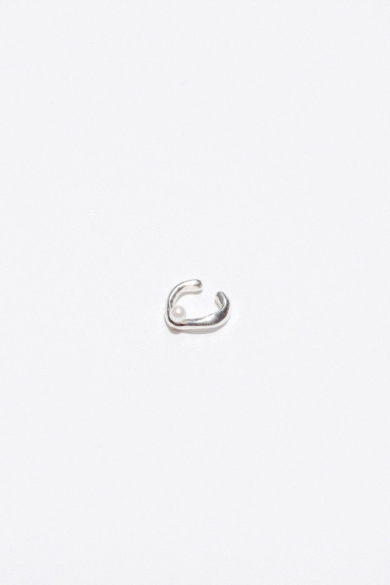 Ebb and Flow Earcuff 潮水耳扣 - 耳环/耳夹 - 纯银 银色