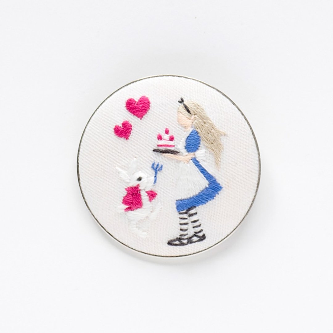 Alice in Wonderland - Embroidery Brooch Kit - 编织/刺绣/羊毛毡/裁缝 - 绣线 蓝色