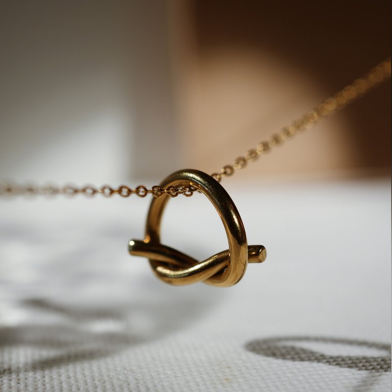 【礼物】Eternity Knot Necklace 金色永恒结简约风格项链 - 项链 - 不锈钢 金色