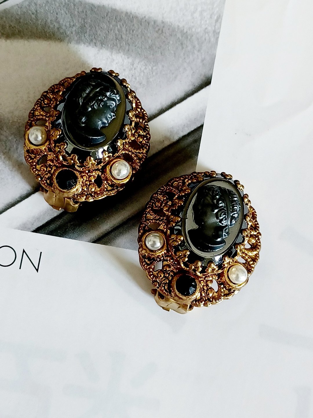 vintage jewelry   西德制 金丝篓空黑玻璃CAMEO  夹式耳环 - 耳环/耳夹 - 其他金属 