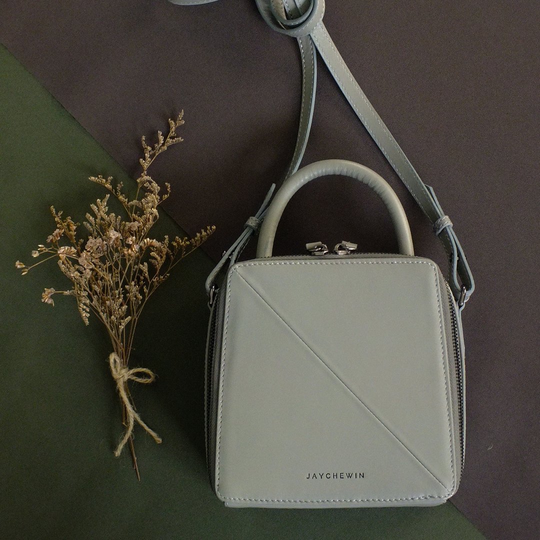 【泰国包】Butter Cross-body Bag 皮革斜背包 - Smoke Grey 灰色 - 侧背包/斜挎包 - 真皮 灰色