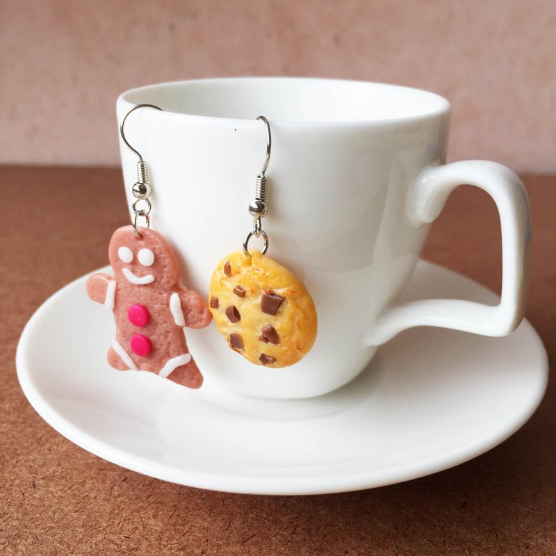 Merry christmas 4 earring - 耳环/耳夹 - 粘土 咖啡色