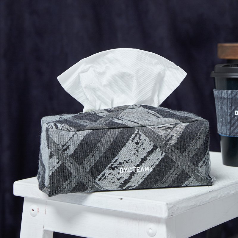 Living With DYCTEAM - Tissue Cover 丹宁缇花卫生纸套 - 收纳用品 - 棉．麻 蓝色
