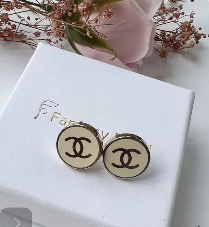 老件新作 粉金CC Logo钮扣耳环Reworked - 耳环/耳夹 - 其他金属 