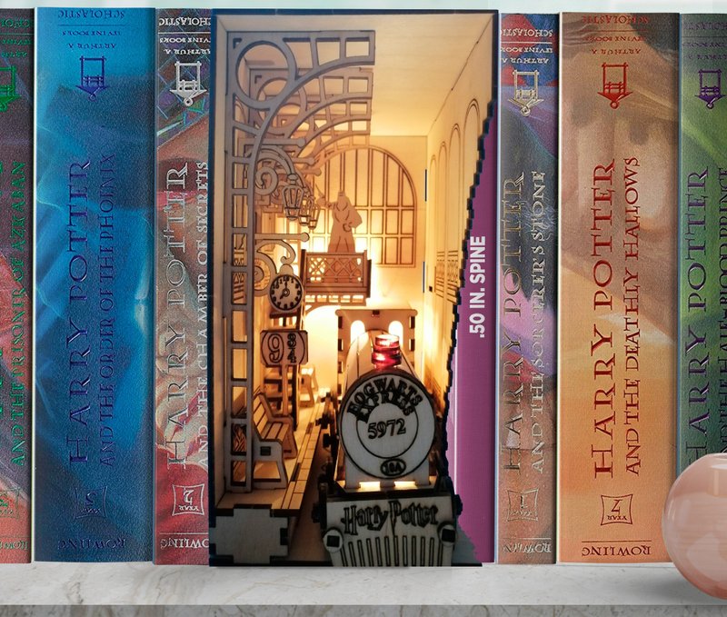 Diagon Alley harry potter Platform 9 3/4 Book Nook/ wizard Shelf Insert/ DIY Kit - 玩具/玩偶 - 木头 金色