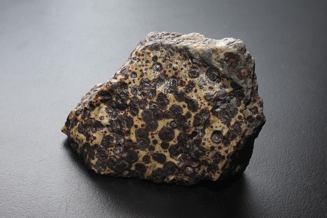 黑金刚龙宫血舍利原矿 矿石/水晶/灵修/开运/招财/破煞/防小人 - 摆饰 - 半宝石 