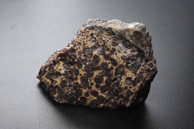 黑金刚龙宫血舍利原矿 矿石/水晶/灵修/开运/招财/破煞/防小人 - 摆饰 - 半宝石 