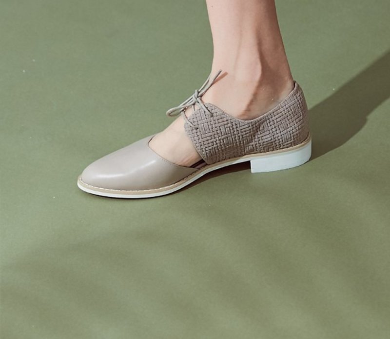 中段篓空 绑带变形牛津 真皮鞋  杏拼迷宫 - 男女凉鞋 - 真皮 卡其色