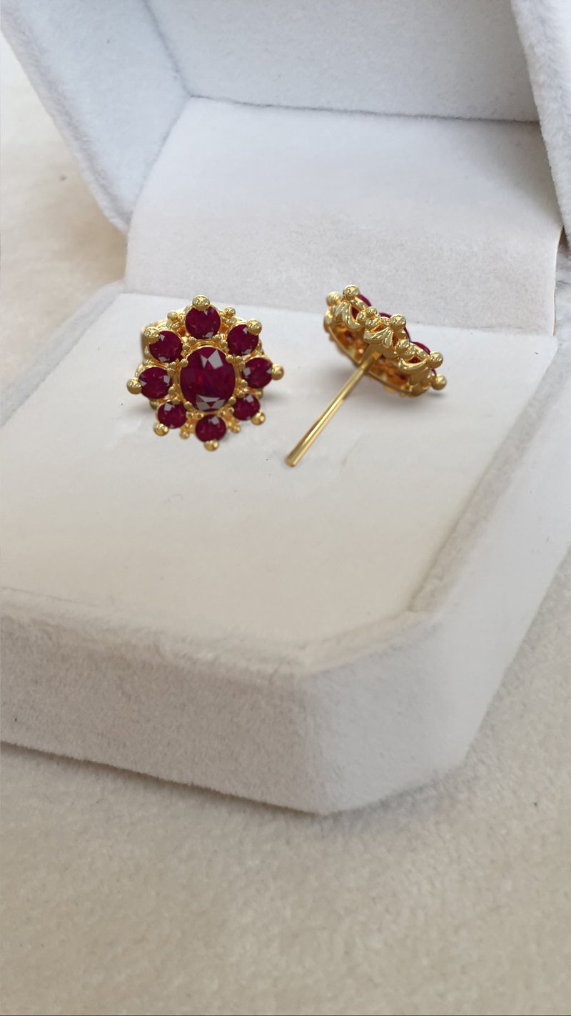 Natural Siam Red Ruby Earrings, Sterling Silver, Studs earring, July Birthstone, - 耳环/耳夹 - 宝石 咖啡色